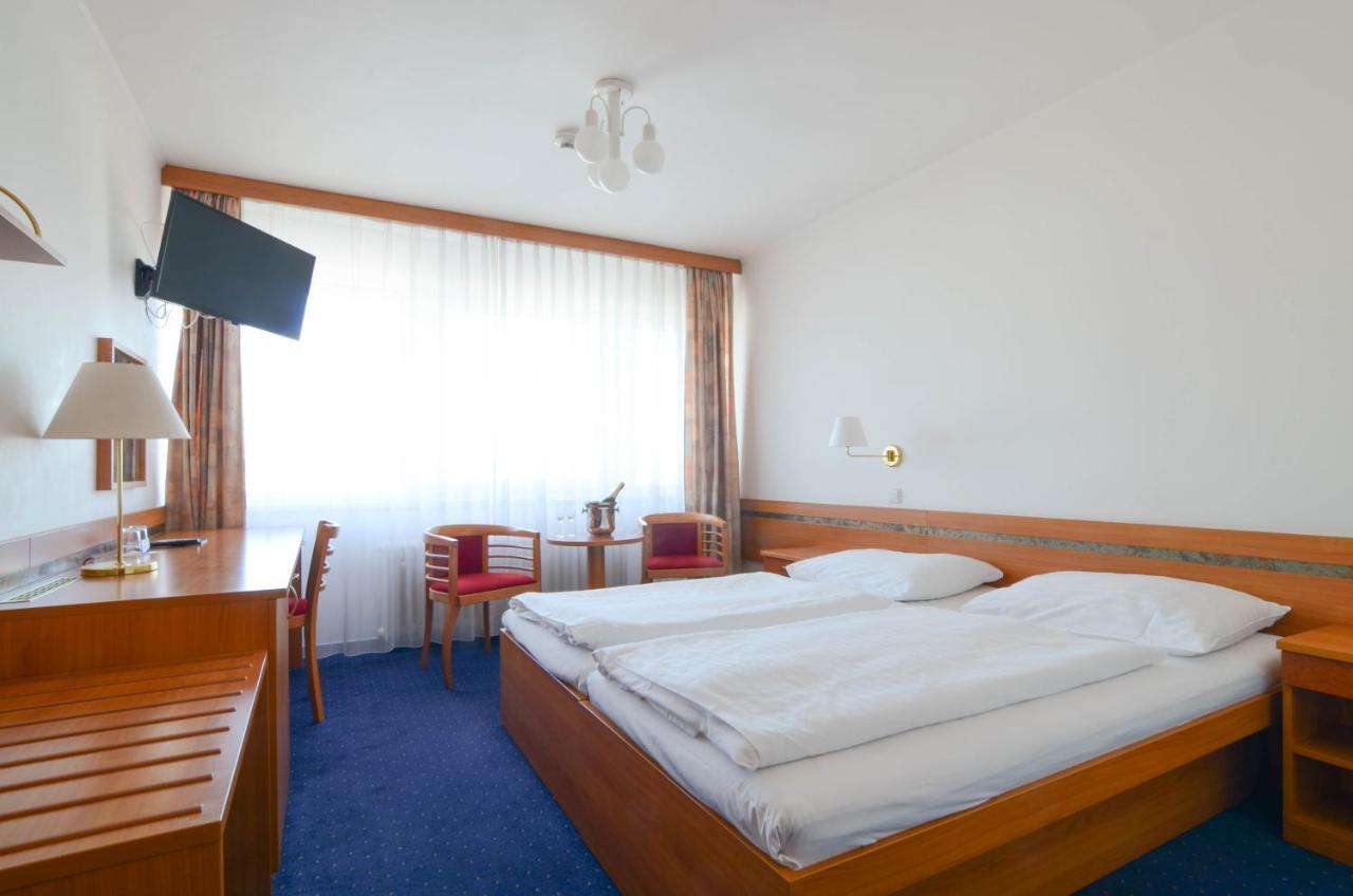 Hotel Ilf プラハ エクステリア 写真