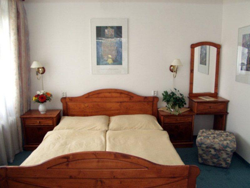 Hotel Ilf プラハ エクステリア 写真