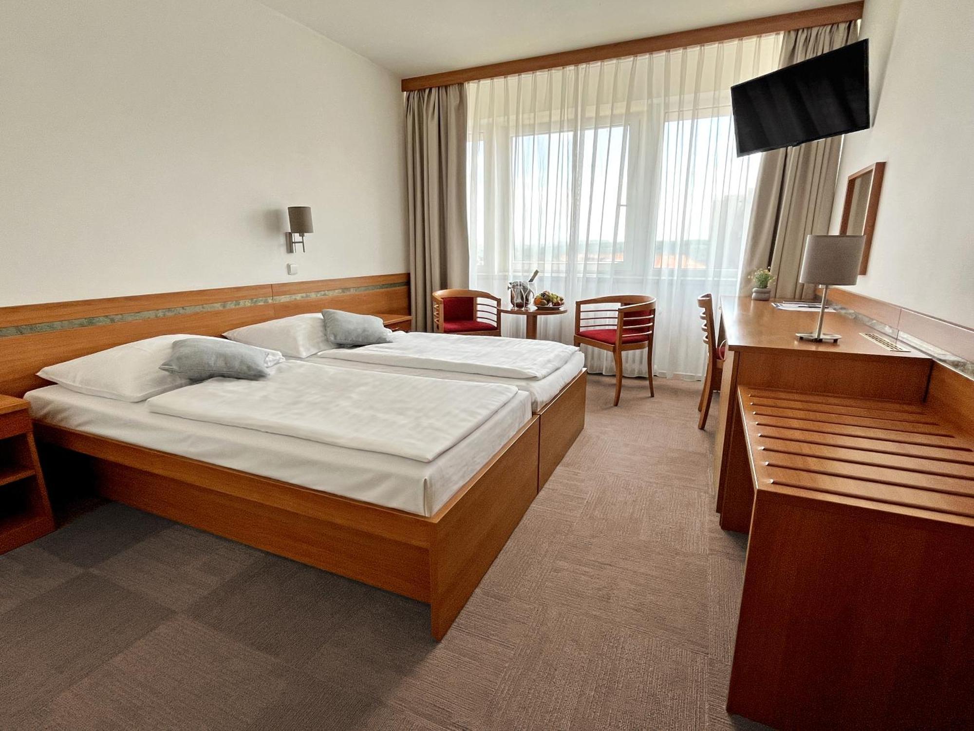 Hotel Ilf プラハ エクステリア 写真