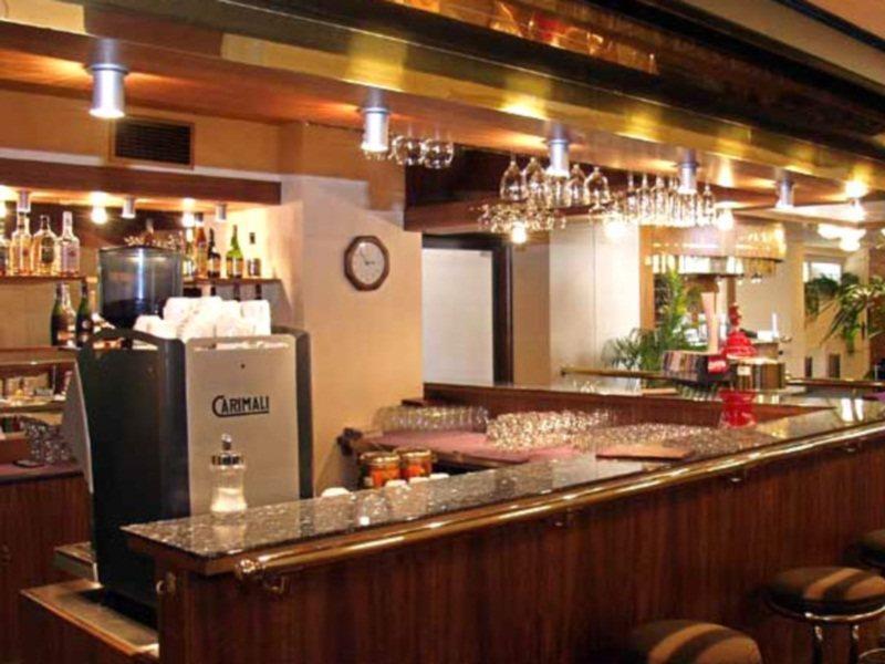 Hotel Ilf プラハ エクステリア 写真